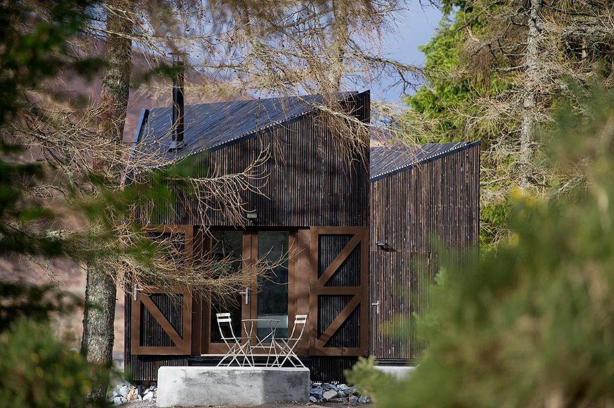Laggan Bothies Hotel Спийн Бридж Екстериор снимка